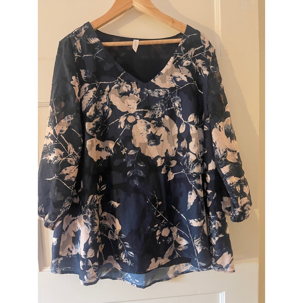 Mia & Tess Womens Small Navy Floral V-Neck Blouse Sheer 3/4 Sleeve Lined